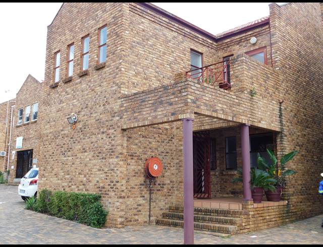 240M² OFFICE FOR SALE IN WELTEVREDEN PARK